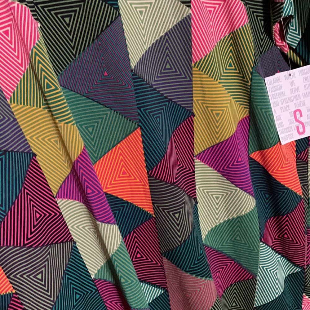 LulaRoe Irma tunic hi-lo hem shirt.  Small - Picture 5 of 8